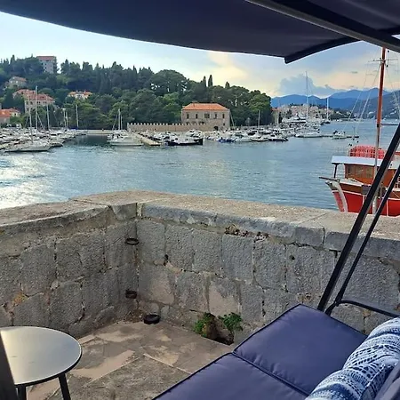 Renaissance With Terrace & Garden