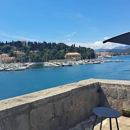 Renaissance With Terrace & Garden