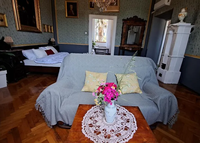 Renaissance With Terrace & Garden