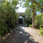 Renaissance With Terrace & Garden شقة *