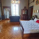 شقة Renaissance With Terrace & Garden