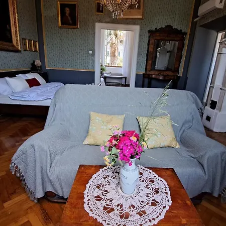 Renaissance With Terrace & Garden