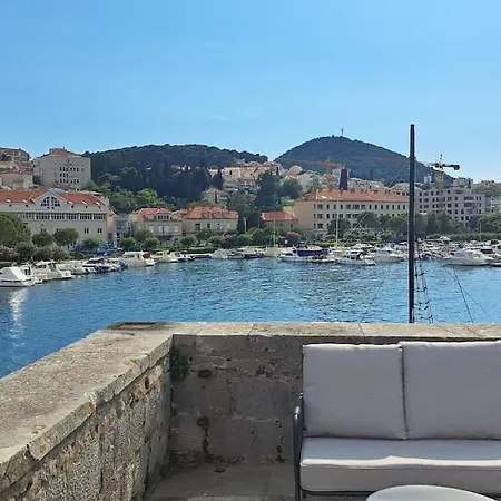 Renaissance With Terrace & Garden