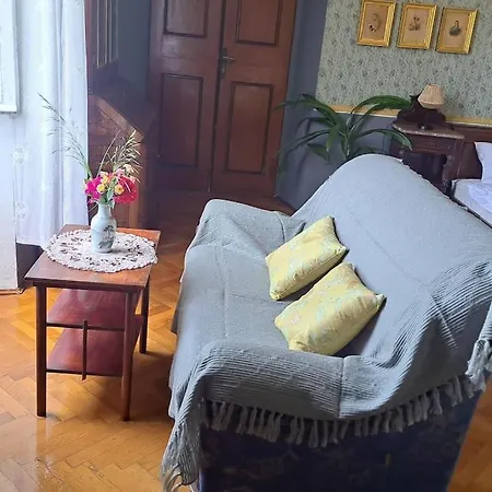 Renaissance With Terrace & Garden *