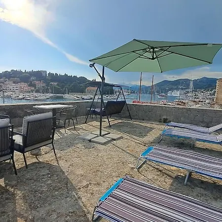 Renaissance With Terrace & Garden *