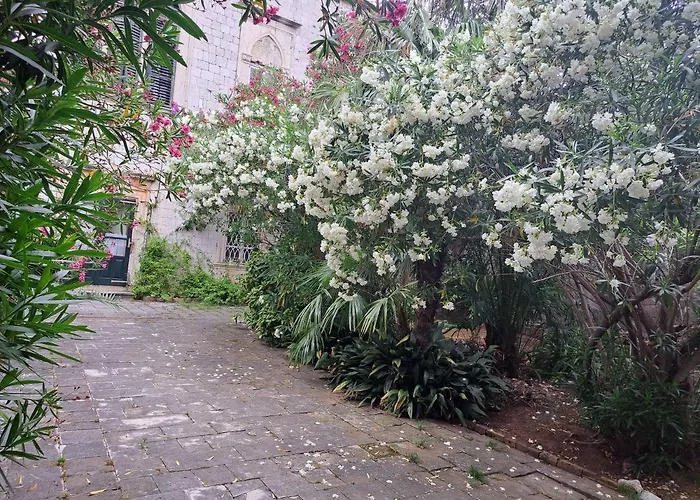 Renaissance With Terrace & Garden