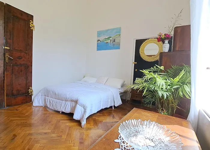 Renaissance With Terrace & Garden *