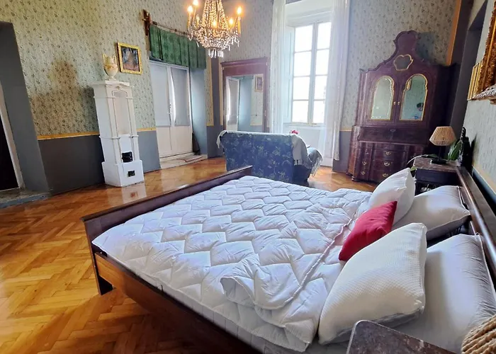 Renaissance With Terrace & Garden Apartment *