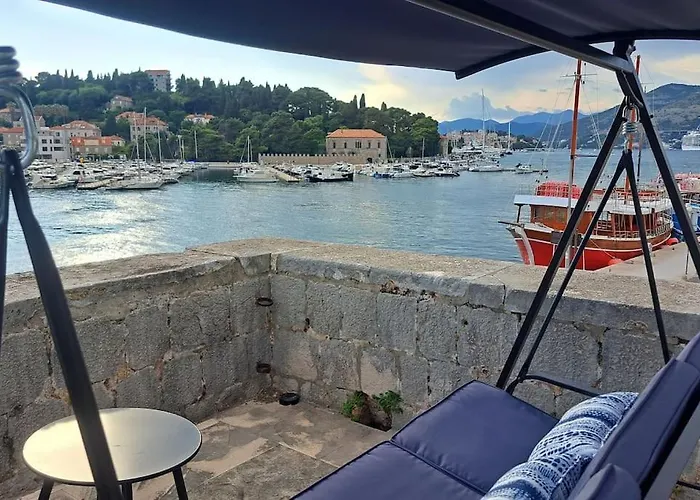 Renaissance With Terrace & Garden