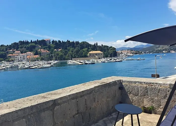 Renaissance With Terrace & Garden