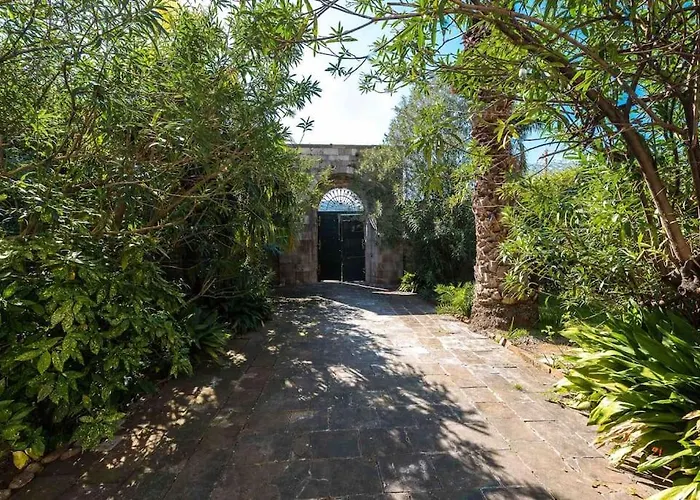 Renaissance With Terrace & Garden Apartment *