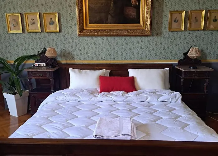 Renaissance With Terrace & Garden Apartment