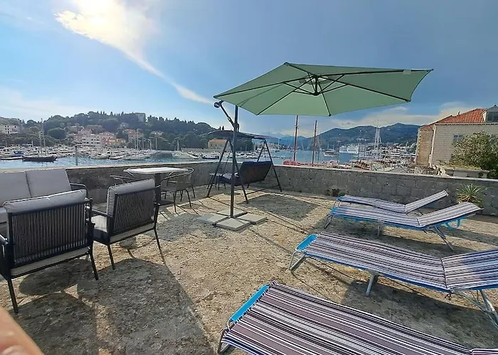 Renaissance With Terrace & Garden *